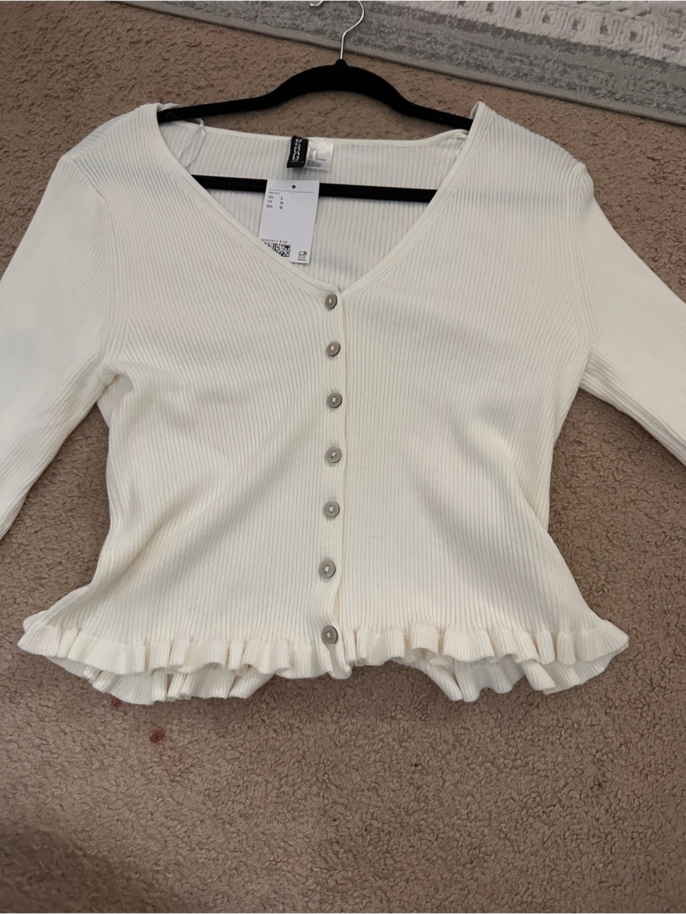 H&M Cream Ribbed Button-Front V-Neck Top with Ruffle Hem